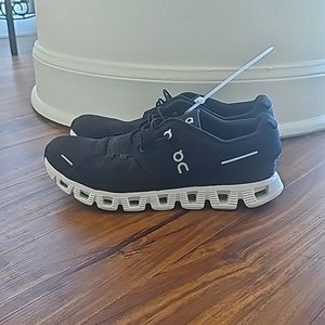 - ON CLOUD🔴Running shoes Size 8.5 Women